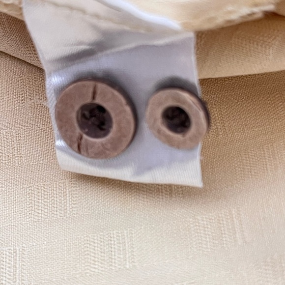 Tommy Bahama 100% Silk Button Down Shirt Butter Yellow Size L EUC Short Sleeve - Picture 6 of 6